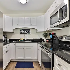 https://lovely-2-bed-1-bath-condo-minutes-from-beach.thedaytonabeachhotels.com